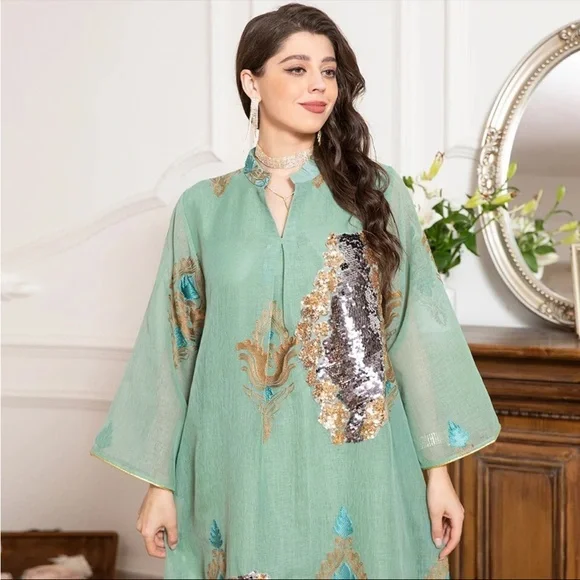 Beautiful Kaftan with embroidered touch . Some sequins adding an elegant touch - Picture 5 of 5